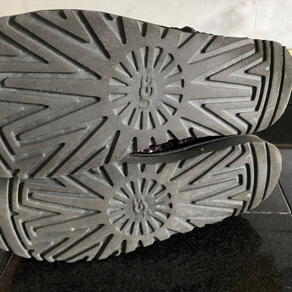 UGG Classic II Short Glitter Boots - Picture 7 of 9